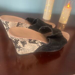 Reptile Patterned Wedges size 10* 4in Heels